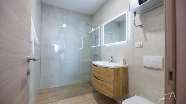 Ekskluzivan apartman Loma 2 s bazenom i vrtom na otoku Krku