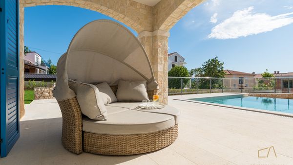 Ekskluzivan apartman Loma 2 s bazenom i vrtom na otoku Krku