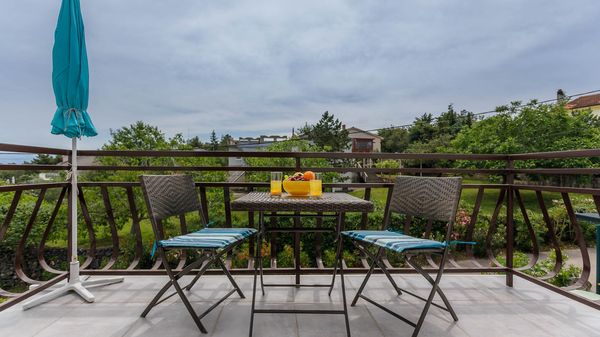 Elegantan apartman Navy s pogledom na more u mirnom selu na Krku