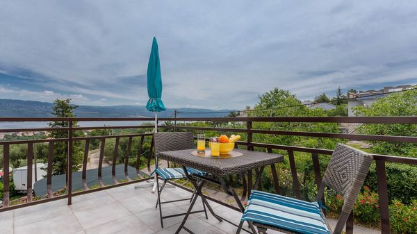 Elegantan apartman Navy s pogledom na more u mirnom selu na Krku