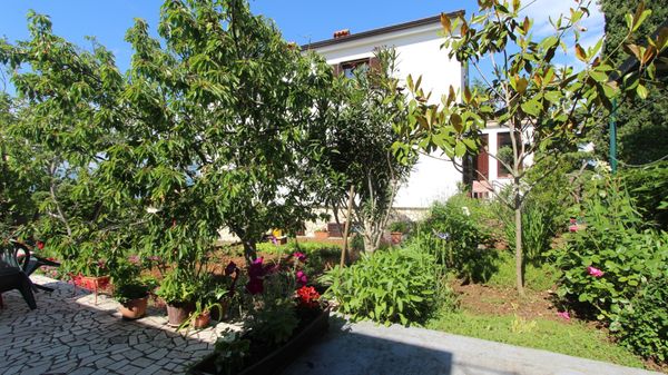 Elegantan apartman Navy s pogledom na more u mirnom selu na Krku