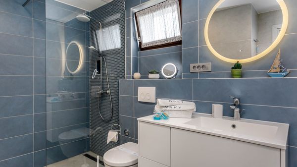 Elegantan apartman Navy s pogledom na more u mirnom selu na Krku