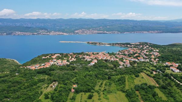 Elegantan apartman Navy s pogledom na more u mirnom selu na Krku