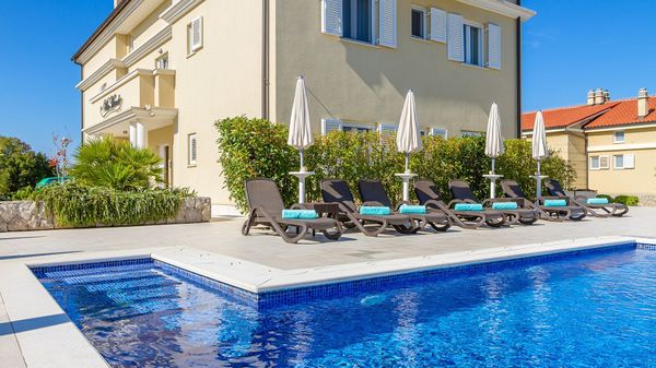 Stilvolle Ferienwohnung Mande 2 in der Villa am Meer auf Krk