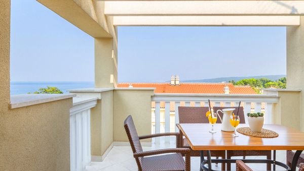 Elegante Ferienwohnung Mande 5 mit Meerblick in der Villa auf Krk