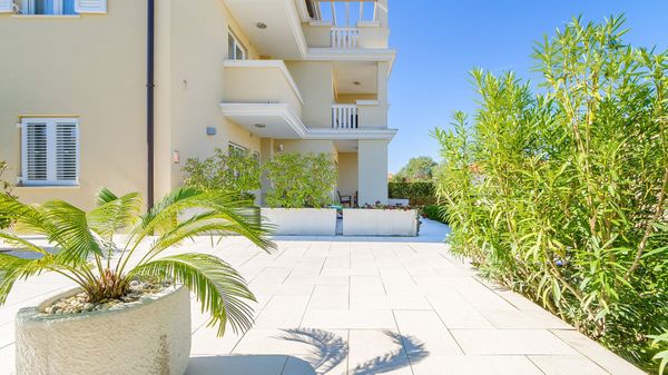 Elegante Ferienwohnung Mande 5 mit Meerblick in der Villa auf Krk