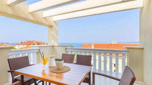 Elegante Ferienwohnung Mande 5 mit Meerblick in der Villa auf Krk