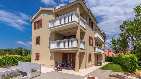 Prekrasan apartman Mike 1 u vili okruženoj zelenilom na Krku