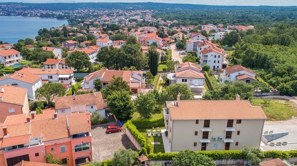 Moderan apartman Mike 2 pun svjetla u vili na Krku