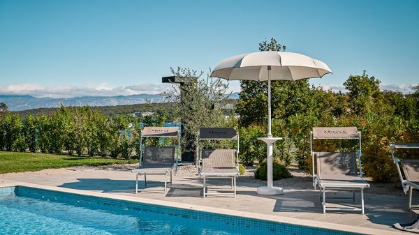 Apartman Blue Sea s pogledom na more i bazenom