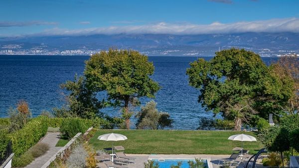 Apartman Blue Sea s pogledom na more i bazenom