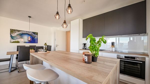 Apartman Blue Sea s pogledom na more i bazenom