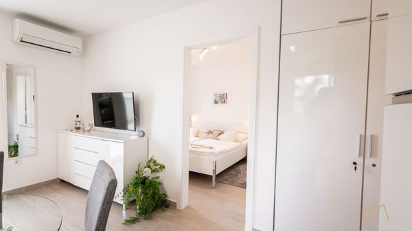 Beautiful Dana Apartment with a terrace on Krk