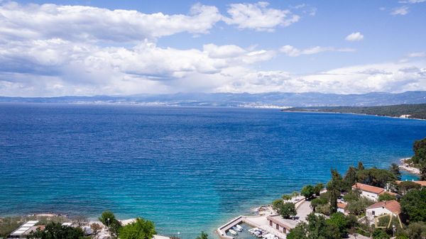 Beautiful Dana Apartment with a terrace on Krk