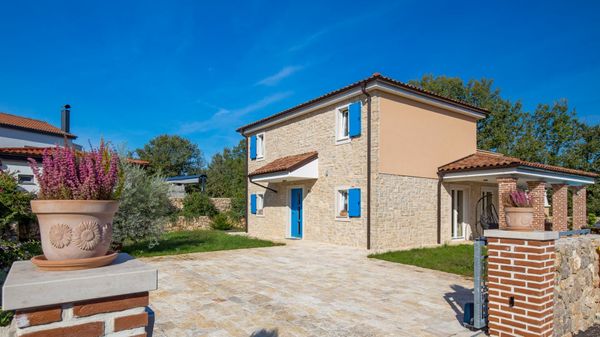 Obiteljska Villa Di s bazenom