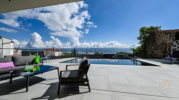 Luksuzna Villa Brajdini s panoramskim pogledom na more