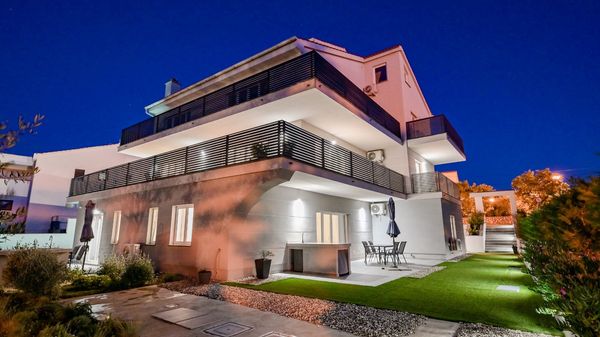 Modern apartment Lacrima 4 in villa with a pool on Krk