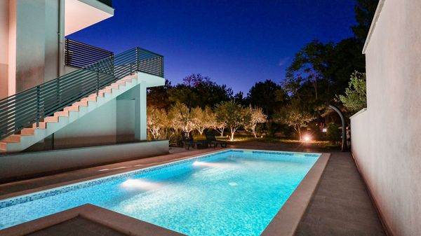 Modern apartment Lacrima 4 in villa with a pool on Krk