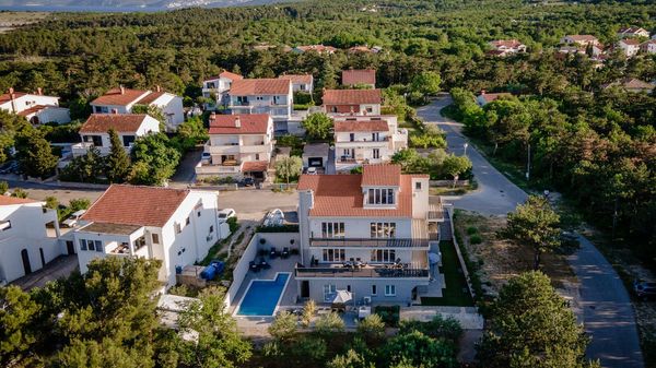 Modern apartment Lacrima 4 in villa with a pool on Krk