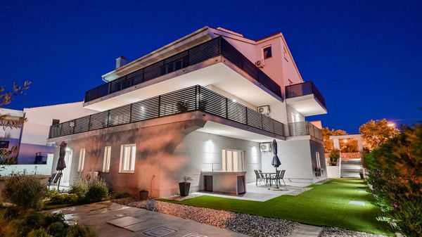 Luxus Apartment Lacrima 5 mit Pool und Meerblick