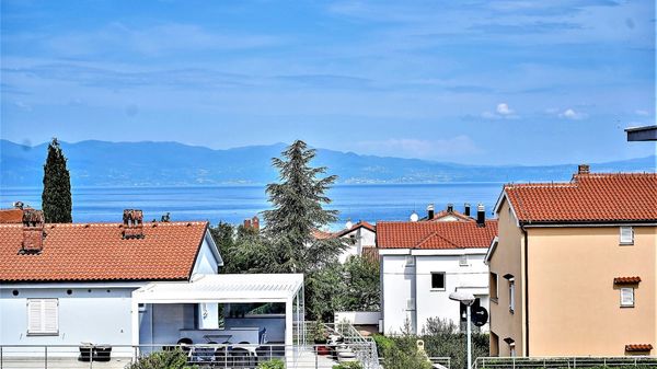 Moderan apartman Nina s pogledom na more