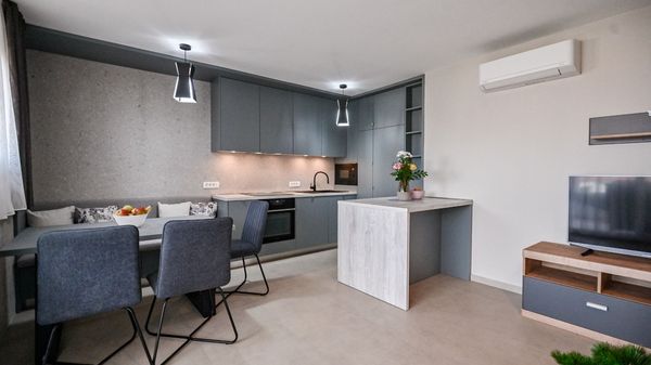 Moderan apartman Nina s pogledom na more