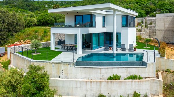 Luksuzna Villa 45 – Moderna oaza između prirode i dizajna