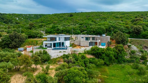 Luksuzna Villa 45 – Moderna oaza između prirode i dizajna