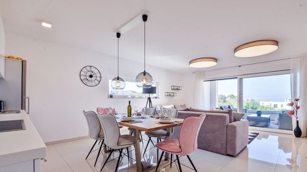 Modernes Adora Apartment mit wunderschönem Meerblick