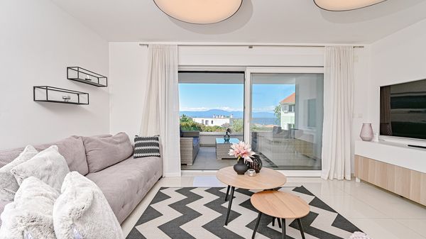Modernes Adora Apartment mit wunderschönem Meerblick