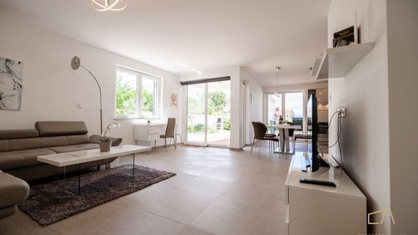 Elegante Luxus-Ferienwohnung Nika mit großer Terrasse auf Krk
