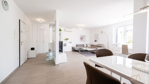 Elegante Luxus-Ferienwohnung Nika mit großer Terrasse auf Krk