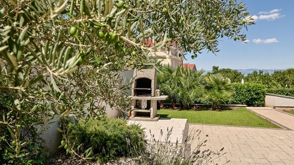 Elegante Luxus-Ferienwohnung Nika mit großer Terrasse auf Krk