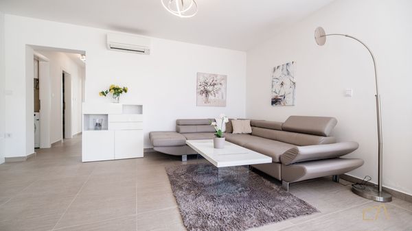 Elegante Luxus-Ferienwohnung Nika mit großer Terrasse auf Krk