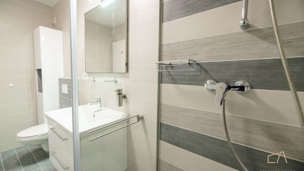 Elegante Luxus-Ferienwohnung Nika mit großer Terrasse auf Krk