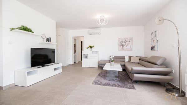 Elegante Luxus-Ferienwohnung Nika mit großer Terrasse auf Krk