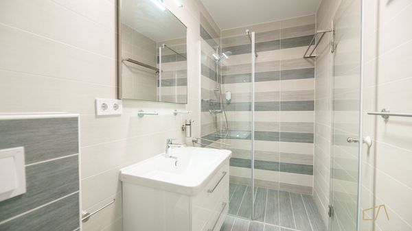 Elegante Luxus-Ferienwohnung Nika mit großer Terrasse auf Krk