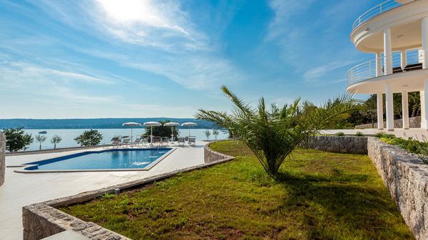 Luksuzni apartman Tunera 1 u vili uz plažu na Krku
