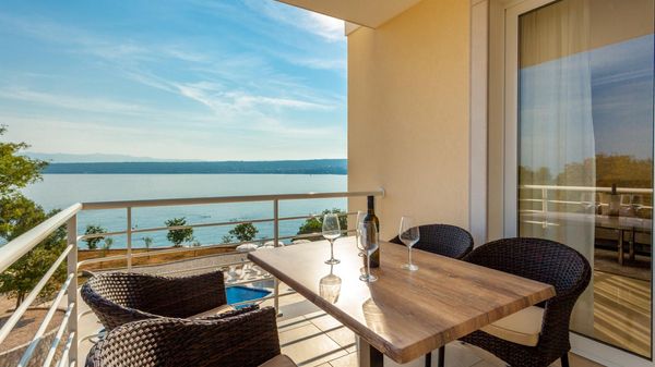 Modern luxury apartment Tunera 3 in a villa by the sea on Krk