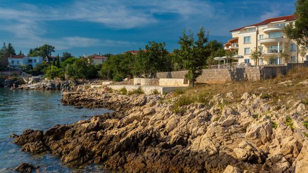 Modern luxury apartment Tunera 3 in a villa by the sea on Krk