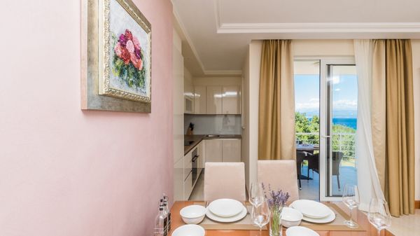 Luxus-Ferienwohnung Tunera 6 am Meer mit Pool auf Krk