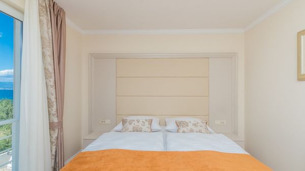 Luxus-Ferienwohnung Tunera 6 am Meer mit Pool auf Krk