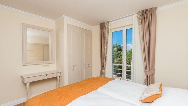 Luxus-Ferienwohnung Tunera 6 am Meer mit Pool auf Krk