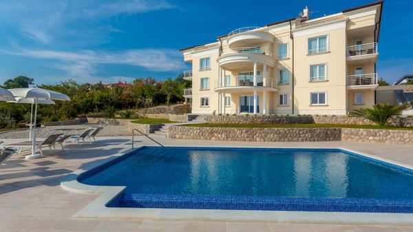 Luxus-Ferienwohnung Tunera 6 am Meer mit Pool auf Krk