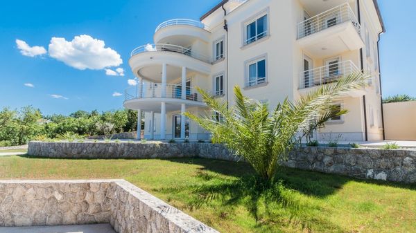 Luxus-Ferienwohnung Tunera 6 am Meer mit Pool auf Krk