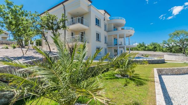 Luxus-Ferienwohnung Tunera 6 am Meer mit Pool auf Krk