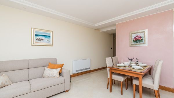 Luxus-Ferienwohnung Tunera 6 am Meer mit Pool auf Krk