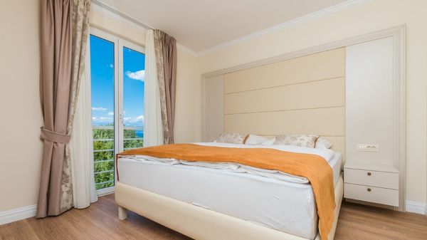 Luxus-Ferienwohnung Tunera 6 am Meer mit Pool auf Krk