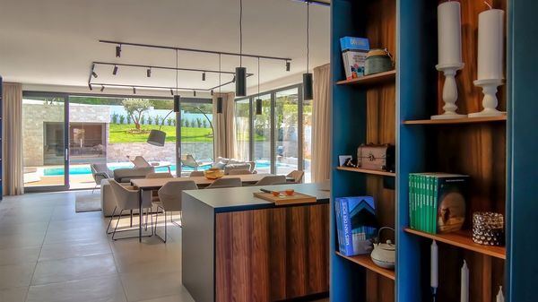 Vila #1 - Prekrasna dizajnerska vila u blizini Rovinja s privatnim bazenom i saunom