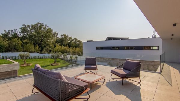 Vila #1 - Prekrasna dizajnerska vila u blizini Rovinja s privatnim bazenom i saunom